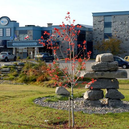 La Saguenéenne - Hôtel et Centre de Congrès Chicoutimi Exterior foto