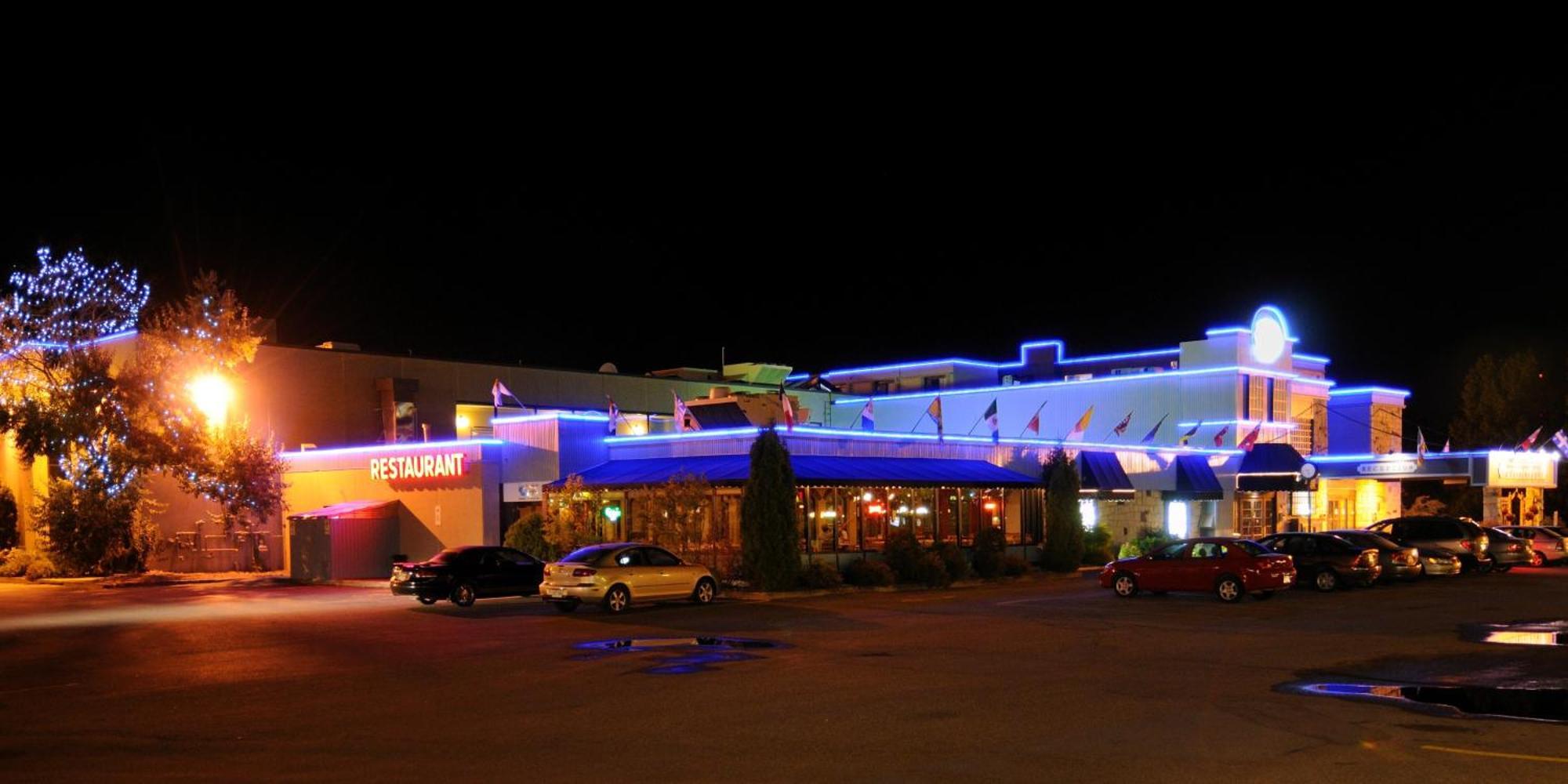 La Saguenéenne - Hôtel et Centre de Congrès Chicoutimi Exterior foto