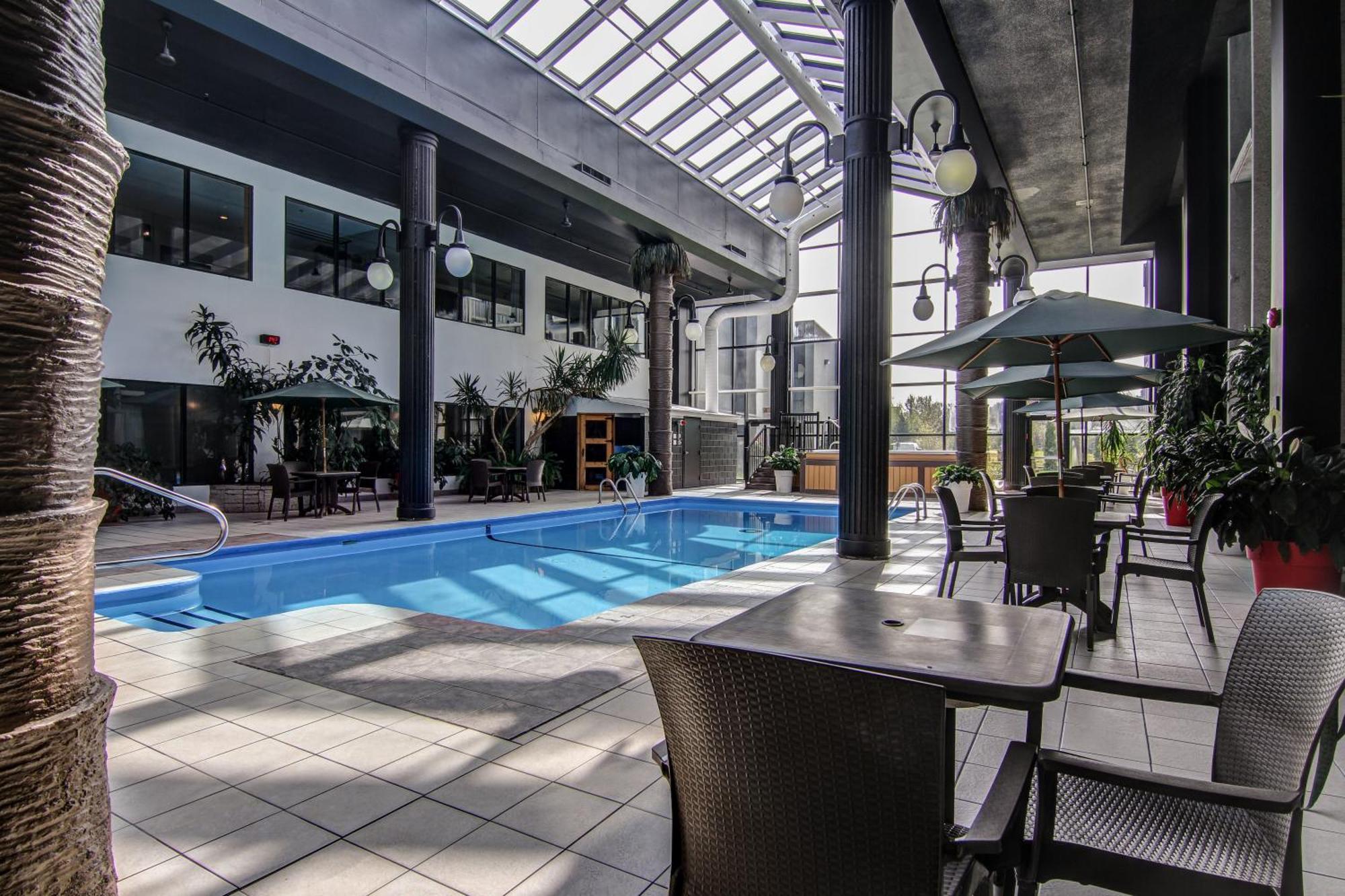 La Saguenéenne - Hôtel et Centre de Congrès Chicoutimi Exterior foto